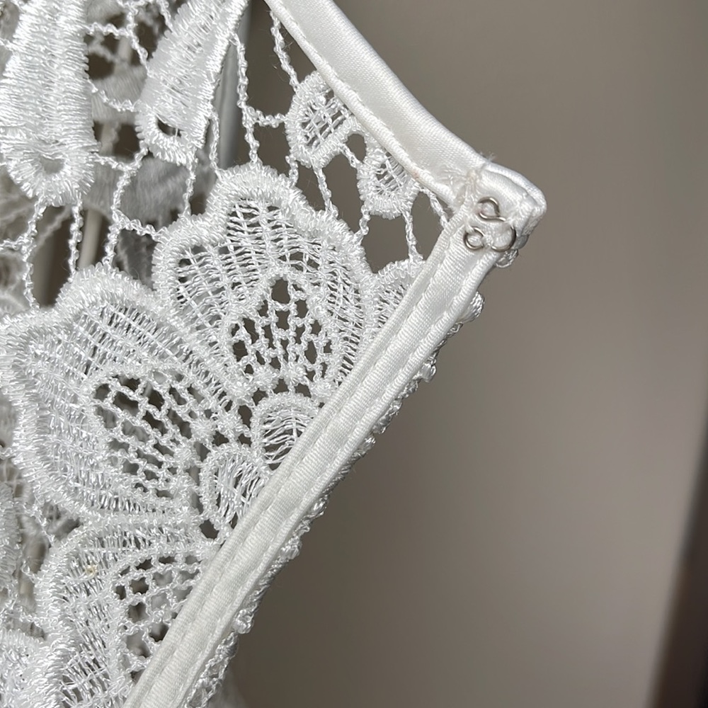 Wedding dress - Picture 14 of 16